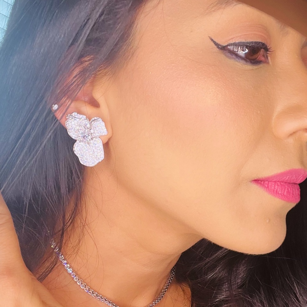 Sterling Silver Orchids 14k Gold Vermeil in White Zircons. Post: Omega